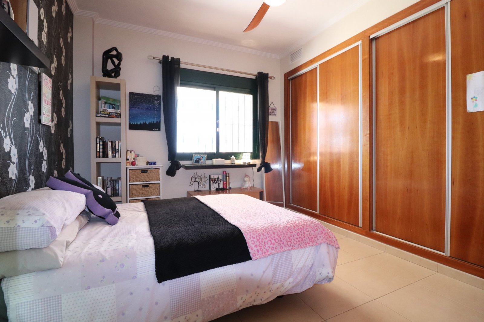 Villa exclusiva con 4 dormitorios, 2 baños y piscina privada