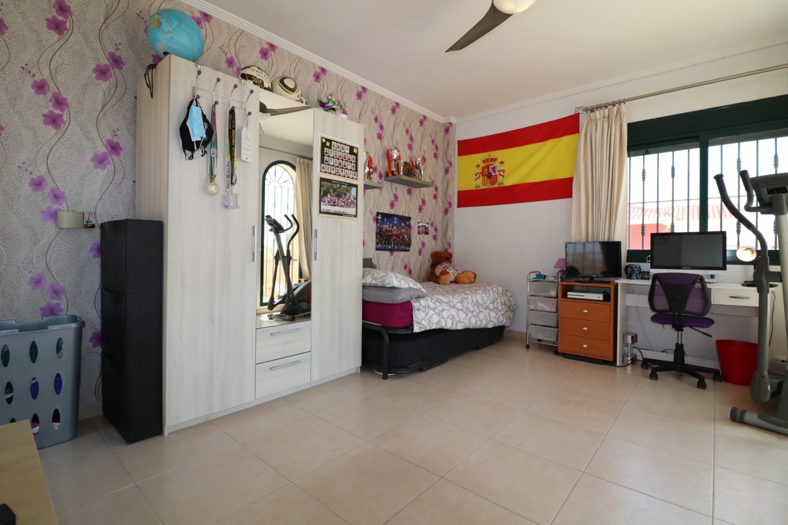 Villa exclusiva con 4 dormitorios, 2 baños y piscina privada