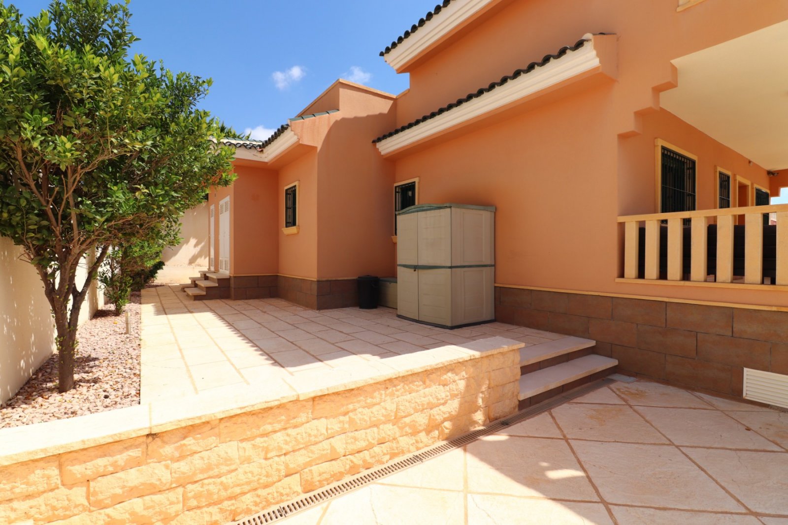 Villa exclusiva con 4 dormitorios, 2 baños y piscina privada