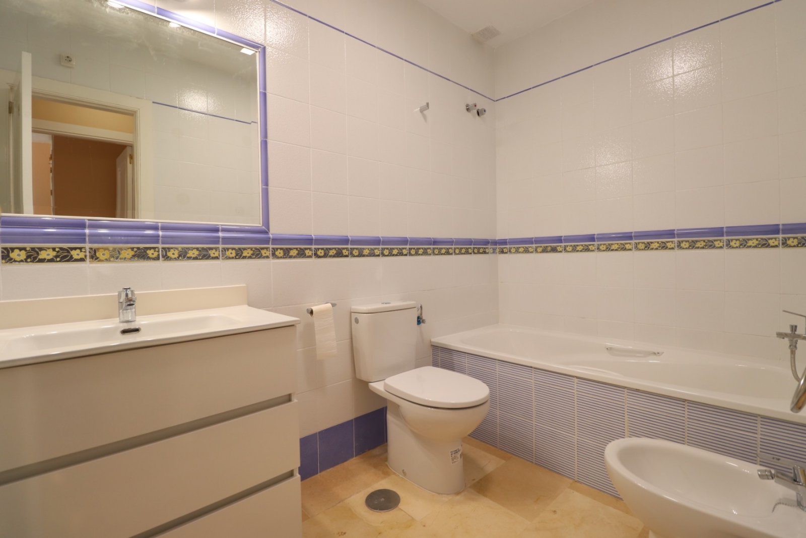 Bungalow de dos dormitorios con solárium y piscina comunitaria