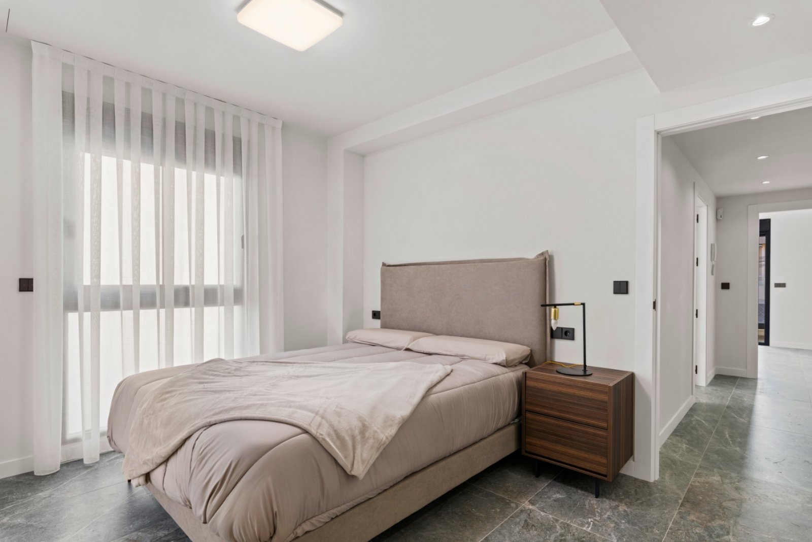 Villa adosada reformada de 4 dormitorios y 3 baños con solárium, piscina privada y vistas al mar