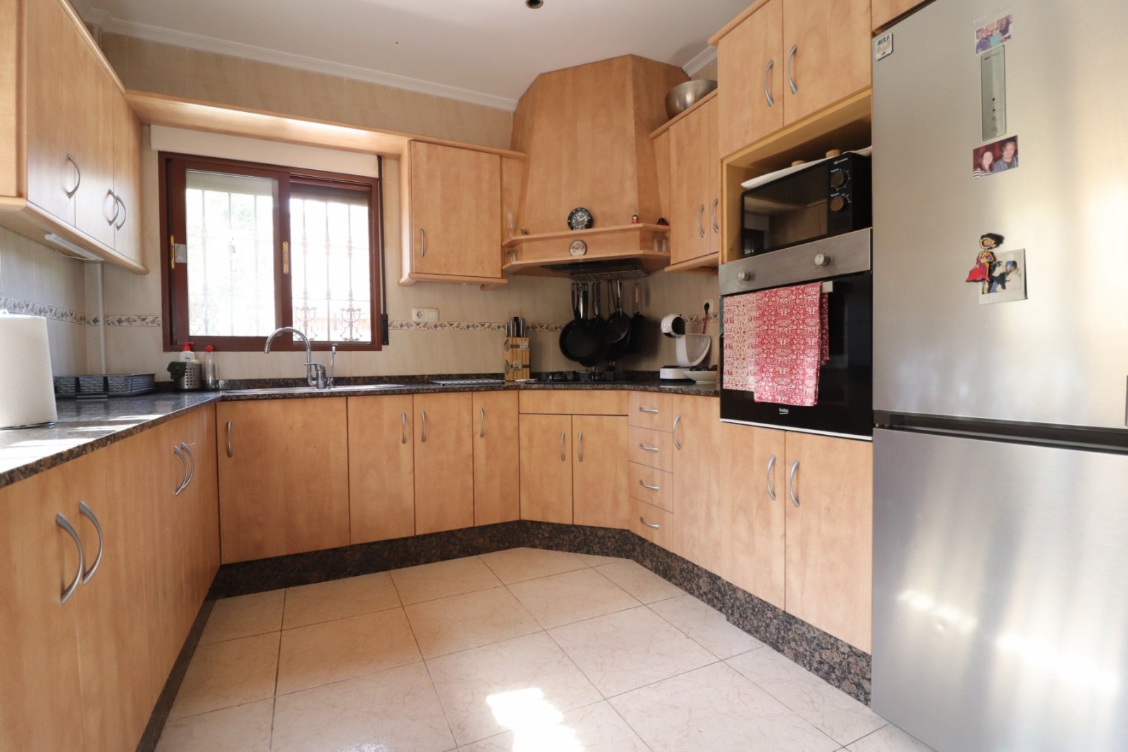 Villa de 3 dormitorios y 2 baños con solárium, plaza de parking y piscina privada