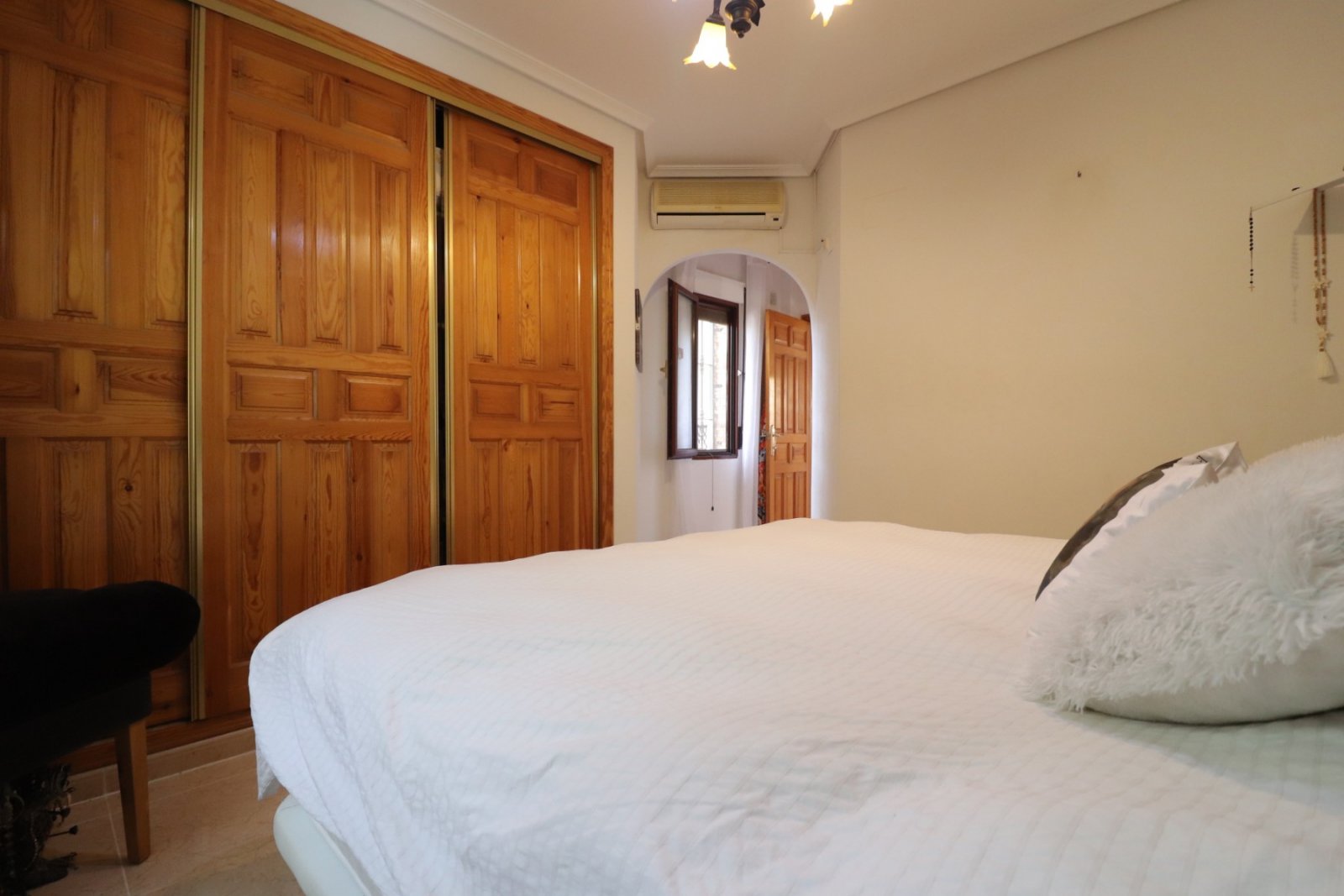 Villa de 3 dormitorios y 2 baños con solárium, plaza de parking y piscina privada