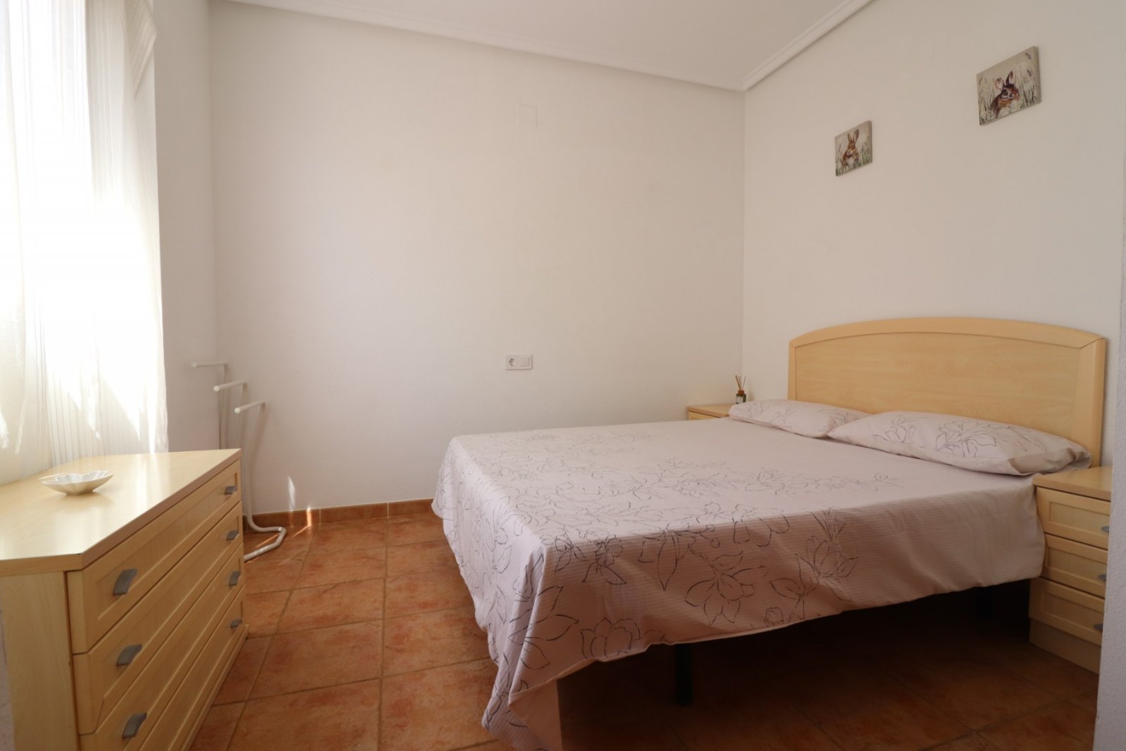 Villa de 3 dormitorios y 2 baños con aseo de invitados, garaje y piscina privada en Lakeview Mansions