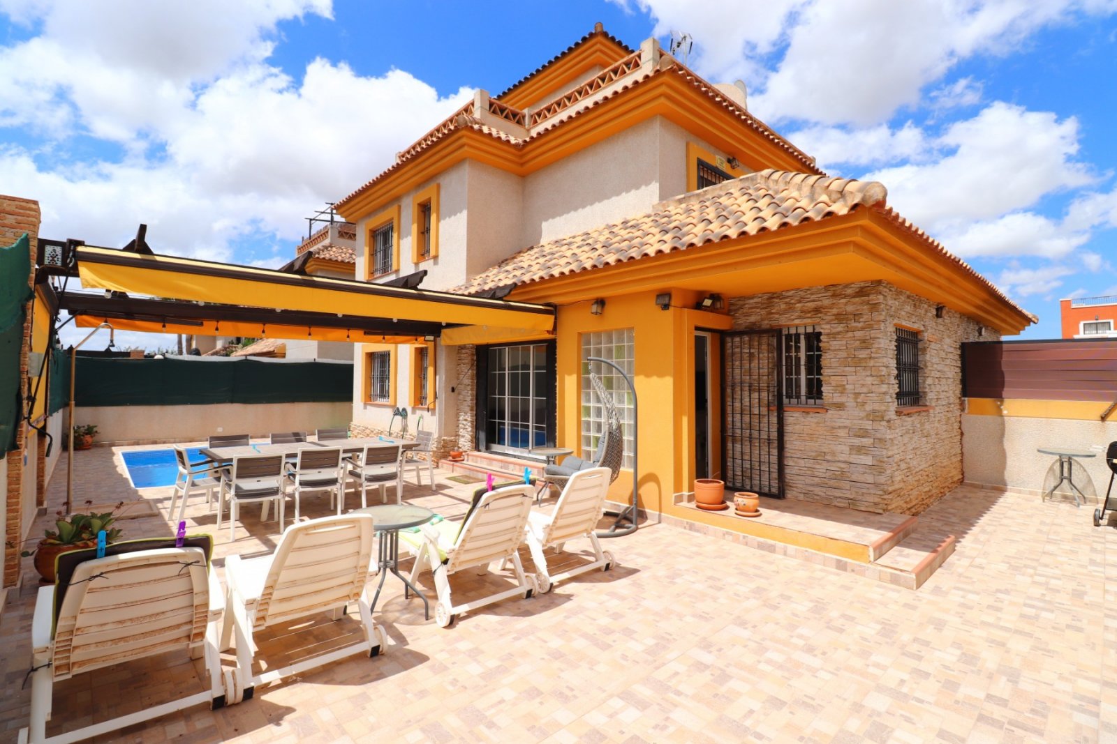 Los Montesinos: Villa pareada de 3 dormitorios y 2 baños con solárium y piscina privada Los Montesinos: Villa pareada de 3 dormitorios y 2 baños con solárium y piscina privada