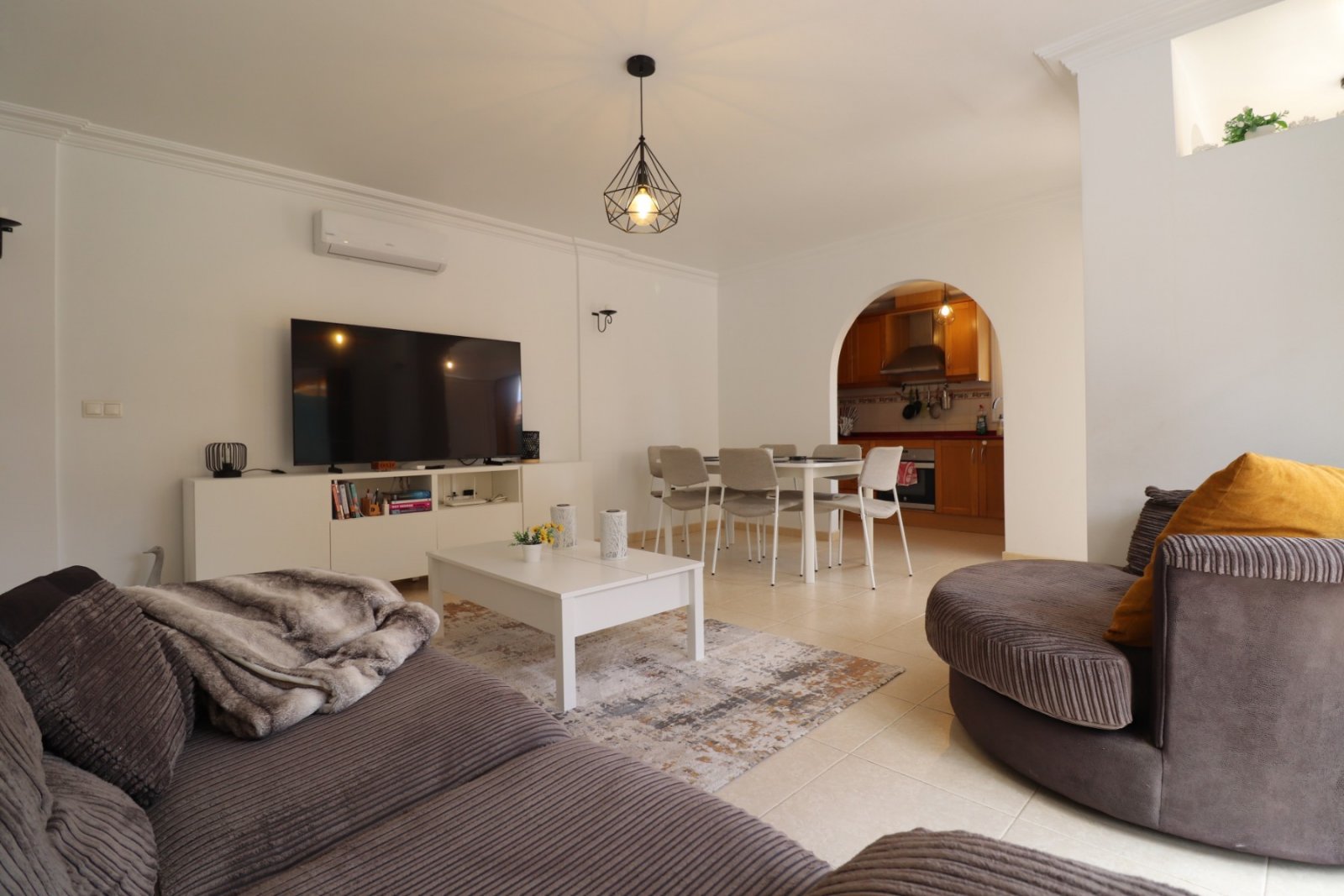 Villa pareada de 3 dormitorios y 2 baños con solárium y piscina privada