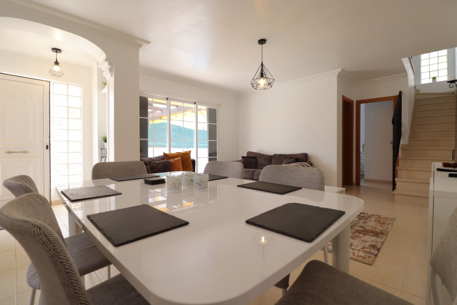 Villa pareada de 3 dormitorios y 2 baños con solárium y piscina privada