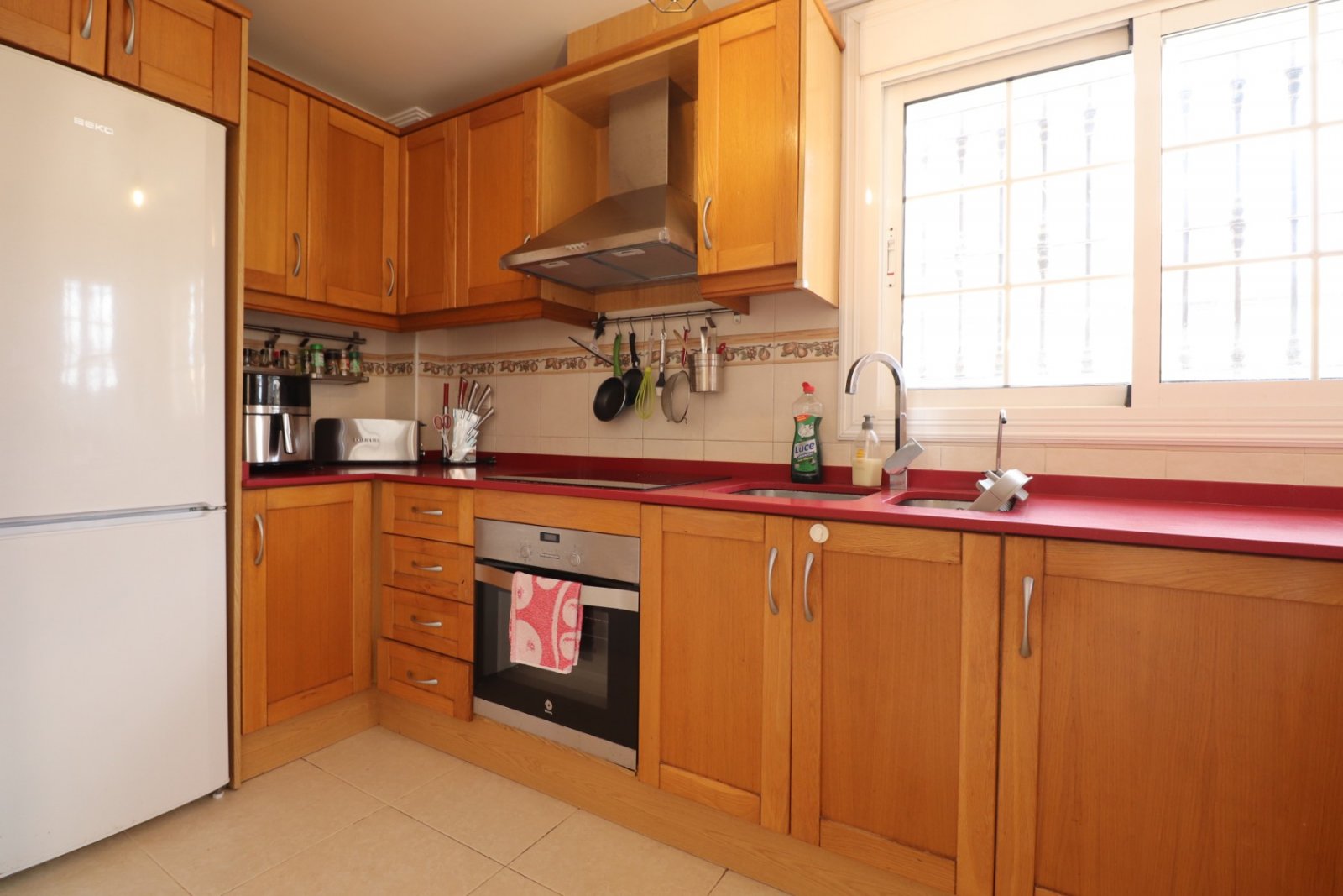 Villa pareada de 3 dormitorios y 2 baños con solárium y piscina privada
