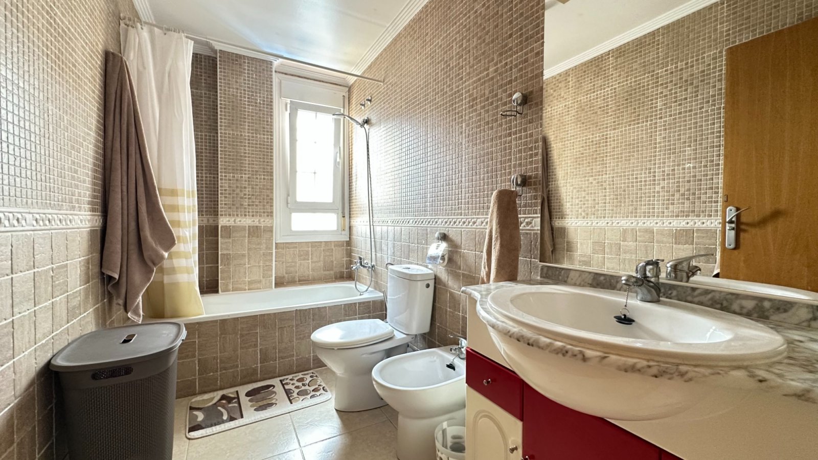 Villa pareada de 3 dormitorios y 2 baños con solárium y piscina privada