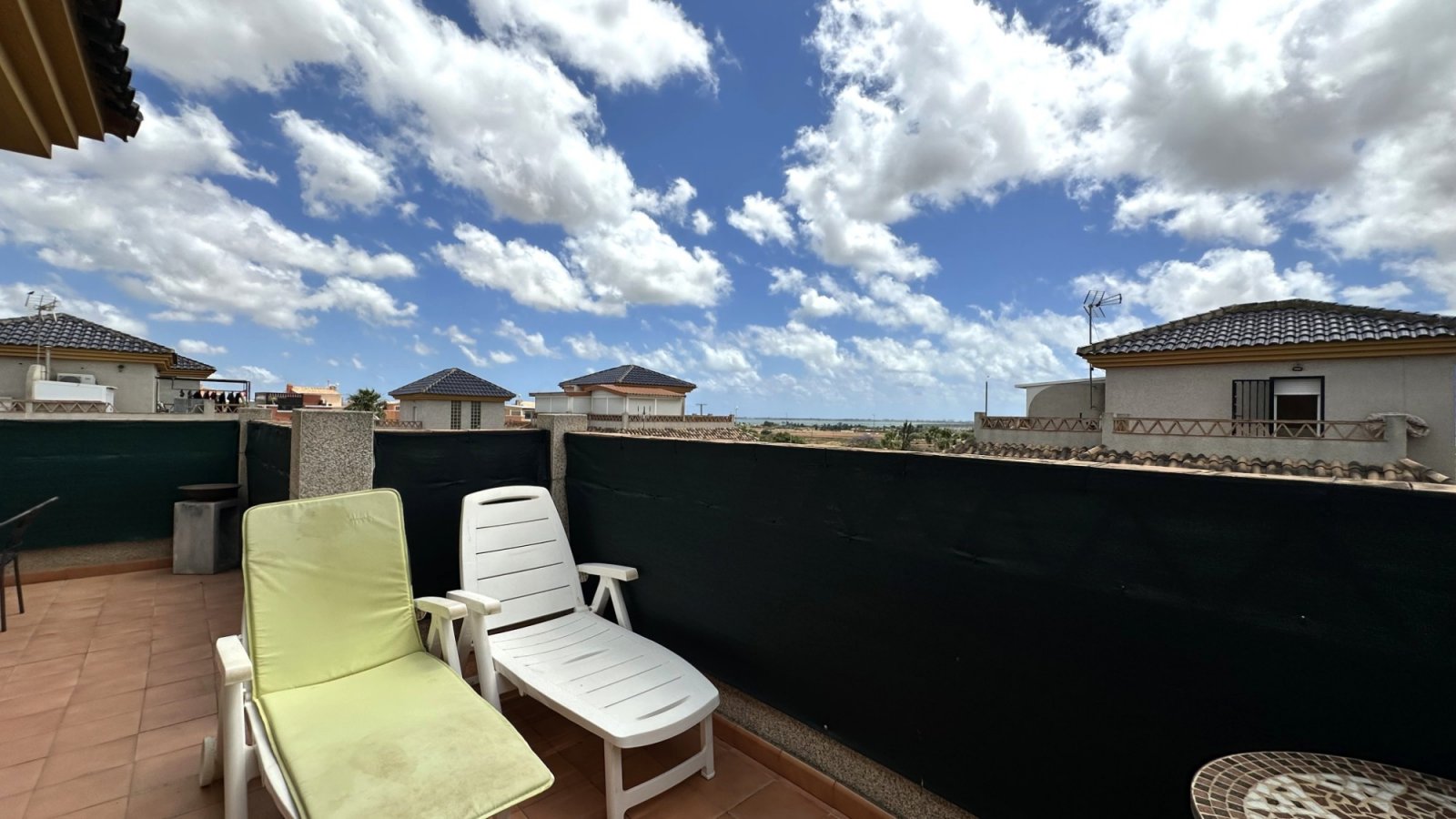 Villa pareada de 3 dormitorios y 2 baños con solárium y piscina privada