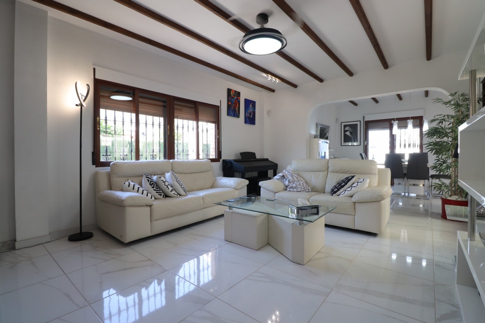 Villa de 3 dormitorios y 2 baños con piscina privada en Fincas de La Vega