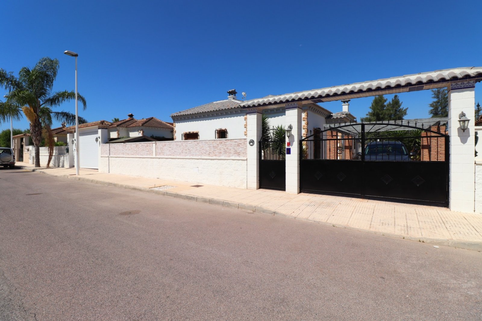 Villa de 3 dormitorios y 2 baños con piscina privada en Fincas de La Vega
