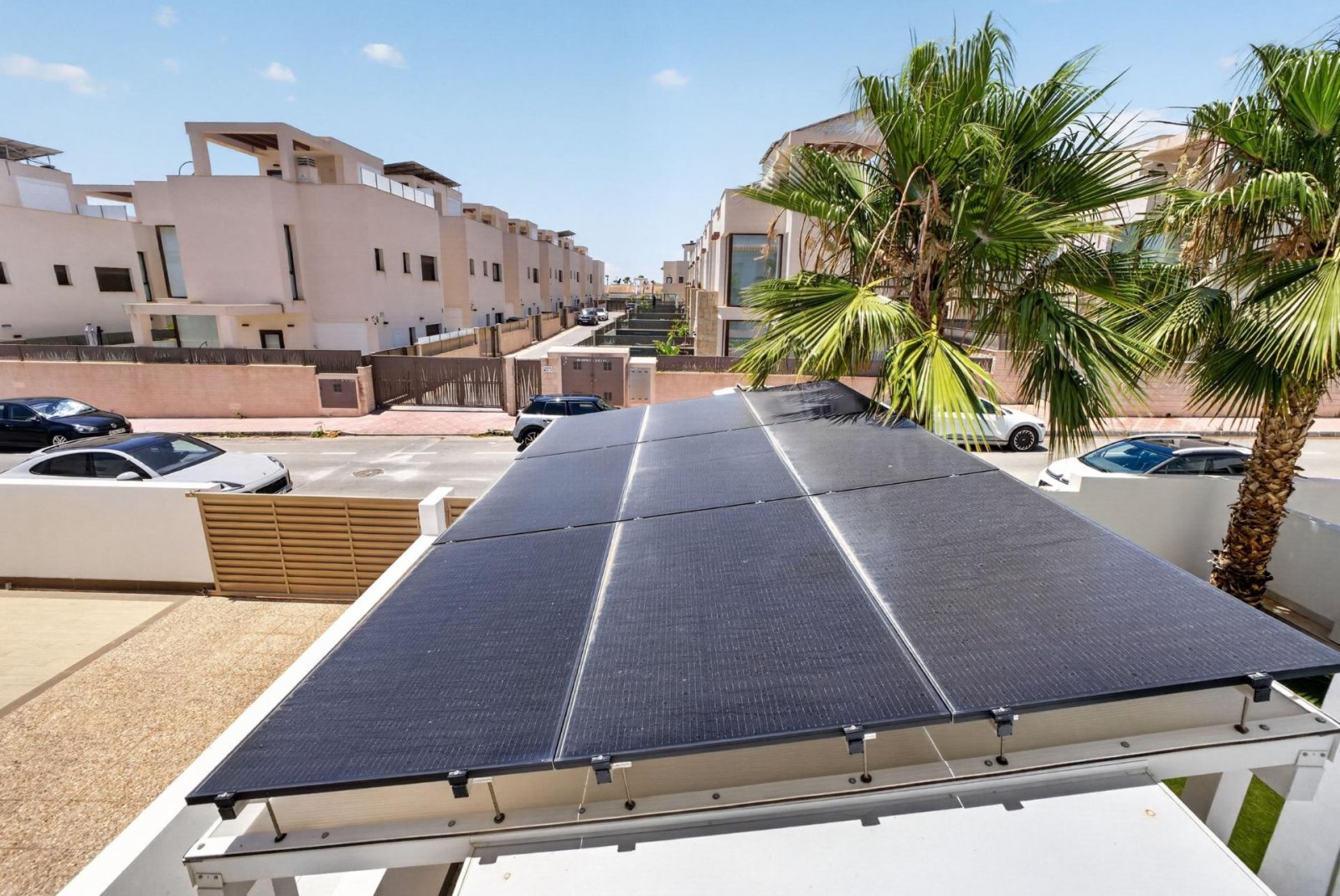 Moderno apartamento con jardín privado y acceso directo a la piscina