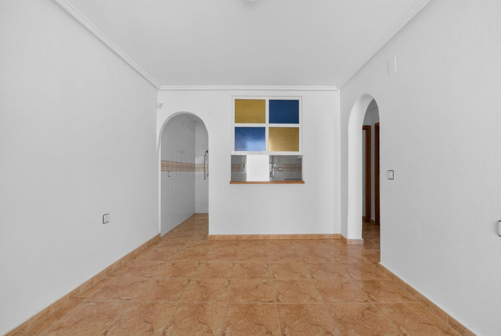 Planta baja de 2 dormitorios con terraza, patio y piscina comunitaria