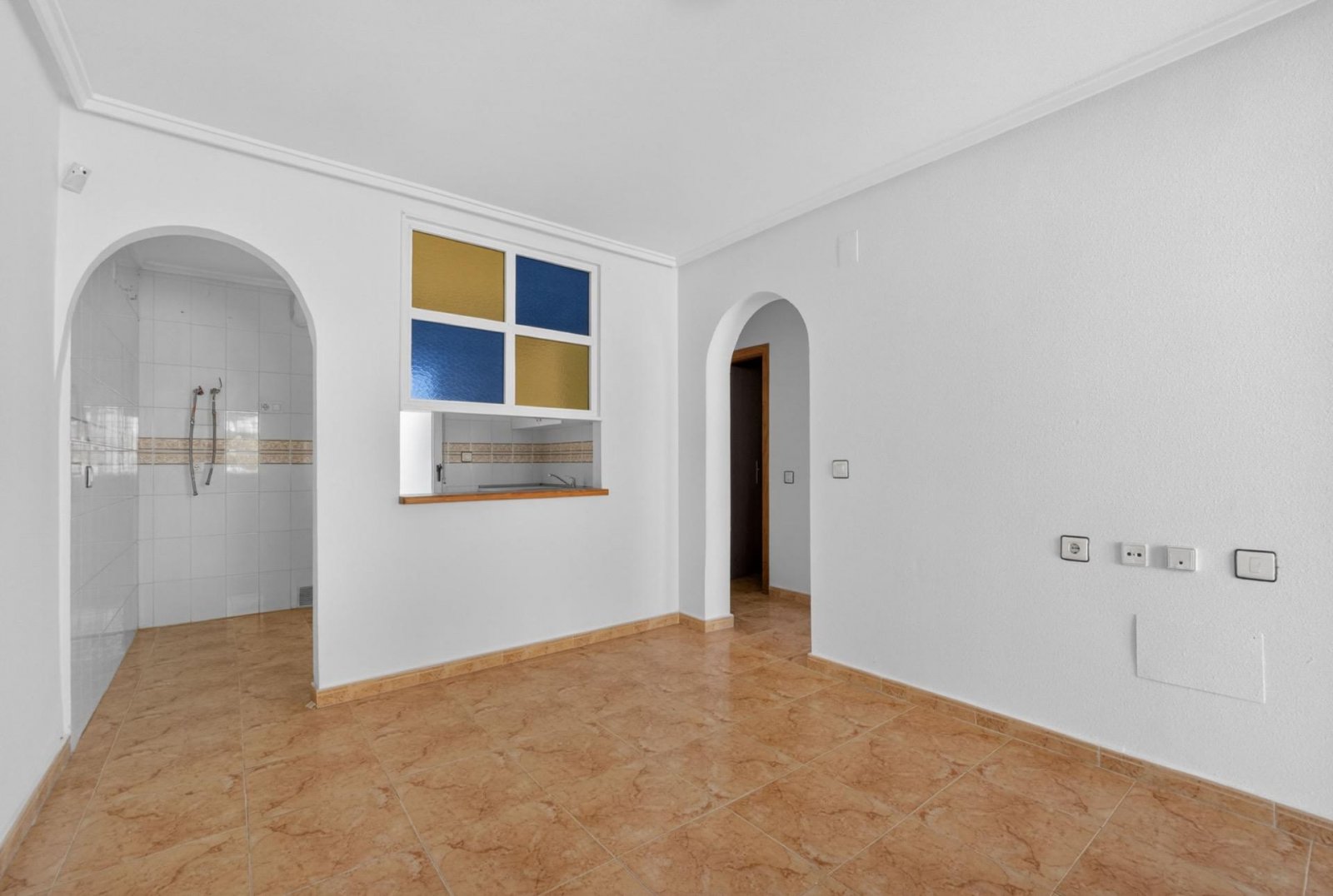 Planta baja de 2 dormitorios con terraza, patio y piscina comunitaria