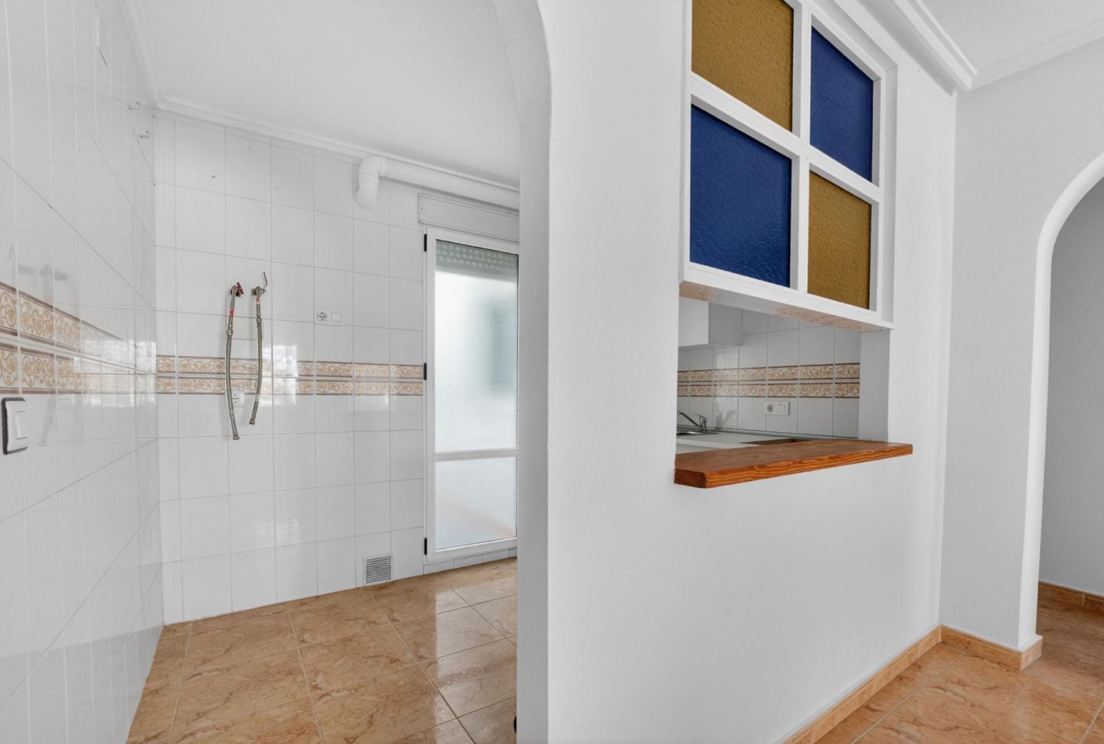 Planta baja de 2 dormitorios con terraza, patio y piscina comunitaria