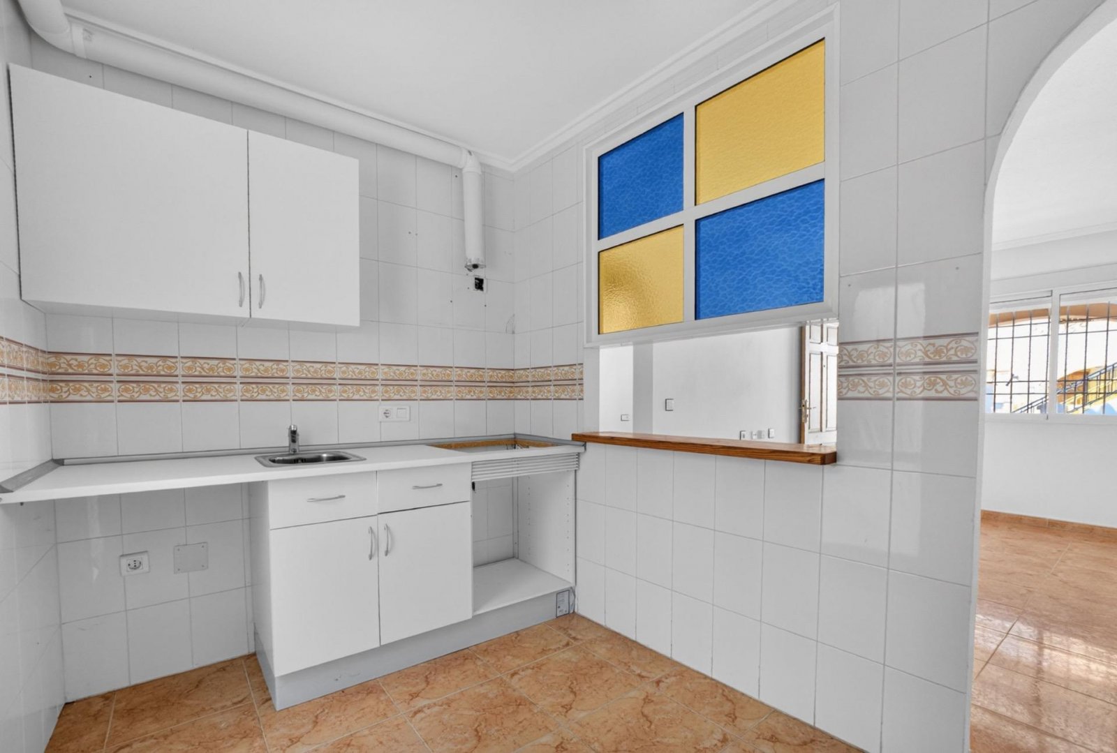 Planta baja de 2 dormitorios con terraza, patio y piscina comunitaria