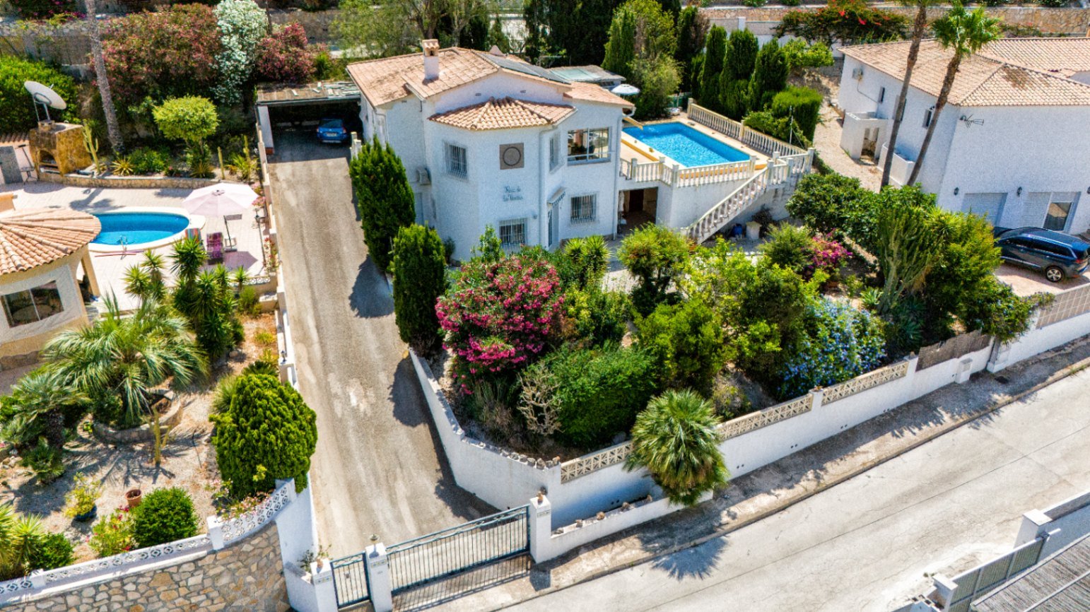 Calpe: Villa con alojamiento para invitados, piscina de agua salada, paneles solares, vistas a la Bernia y en una ubicación tranquila cerca de la playa Calpe: Villa con alojamiento para invitados, piscina de agua salada, paneles solares, vistas a la Bernia y en una ubicación tranquila cerca de la playa