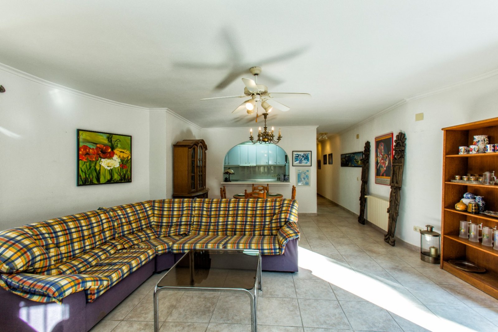 Villa tradicional y espaciosa con piscina privada, garaje y azotea con vistas al mar