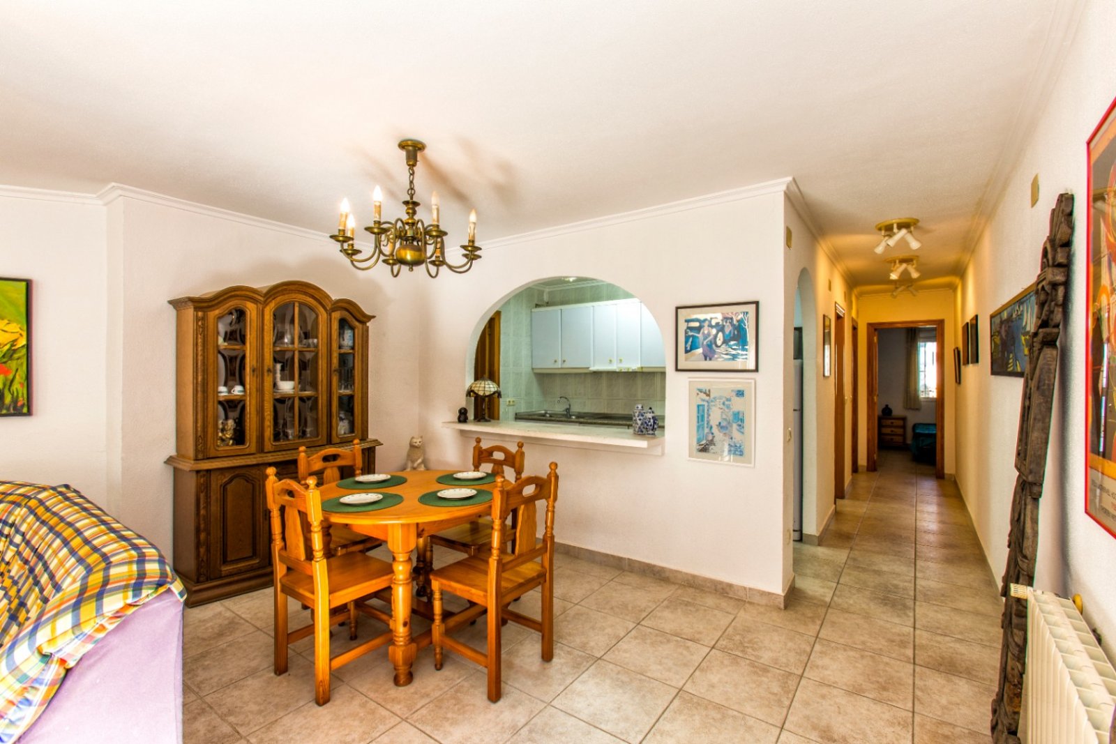 Villa tradicional y espaciosa con piscina privada, garaje y azotea con vistas al mar