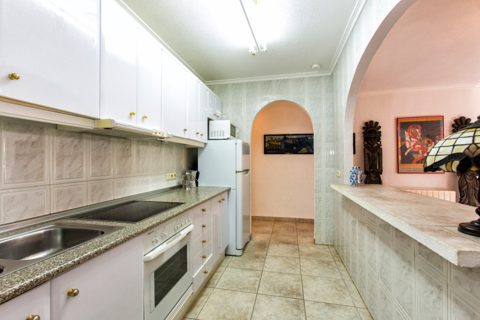 Villa tradicional y espaciosa con piscina privada, garaje y azotea con vistas al mar