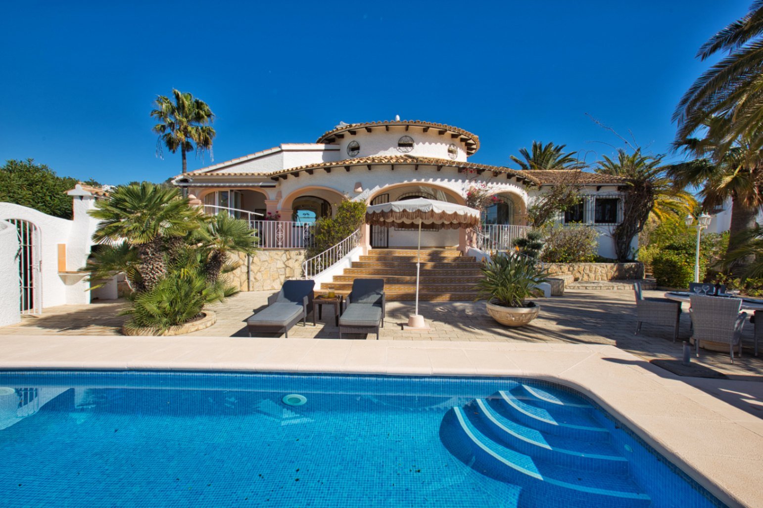 Villa independiente con vistas al mar, piscina y 3 dormitorios en San Jaime