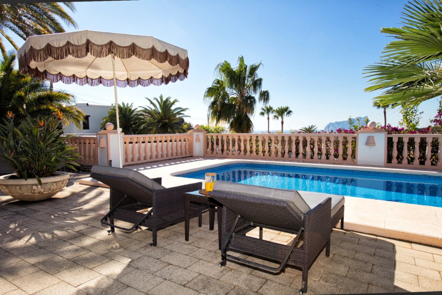 Villa independiente con vistas al mar, piscina y 3 dormitorios en San Jaime