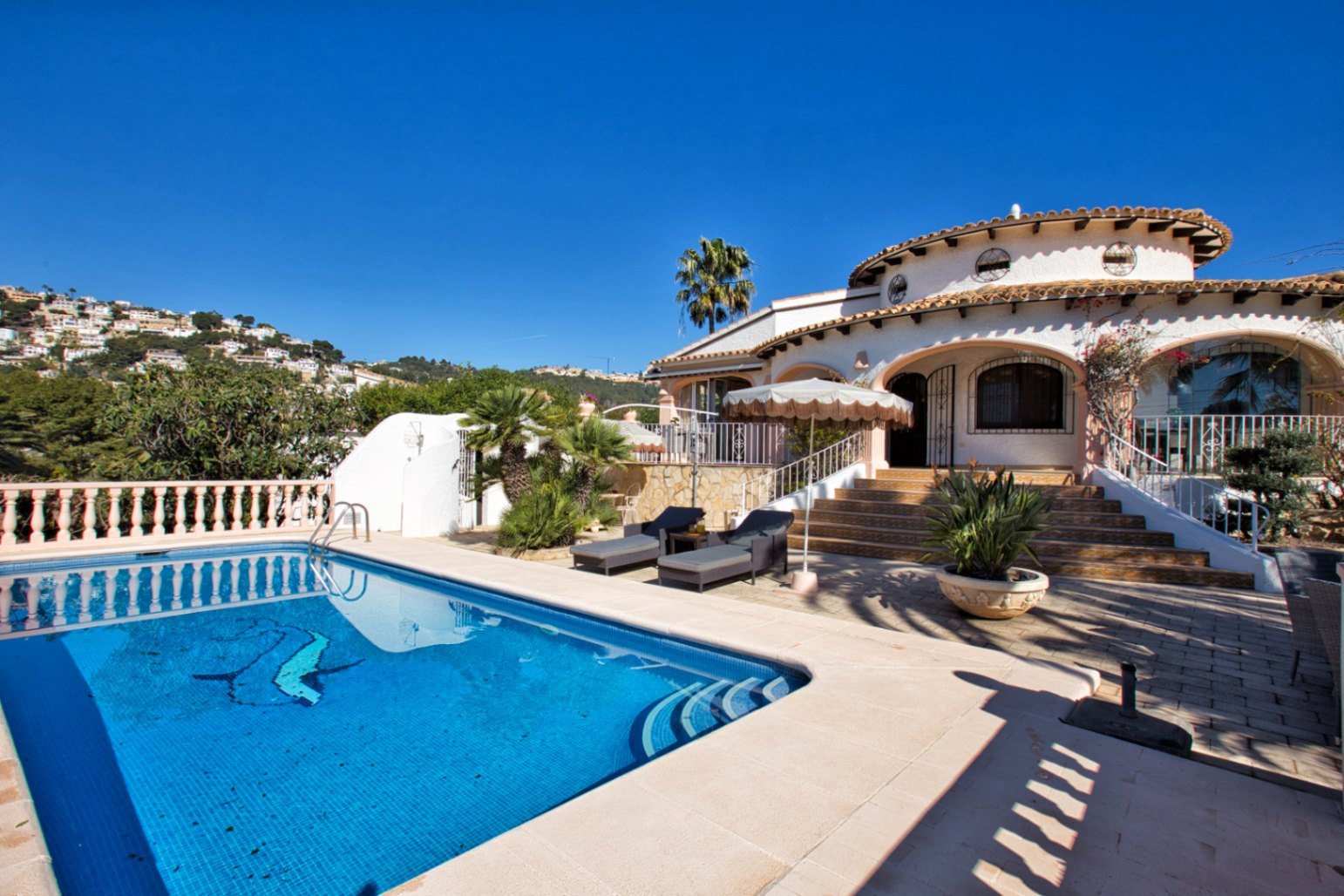 Villa independiente con vistas al mar, piscina y 3 dormitorios en San Jaime