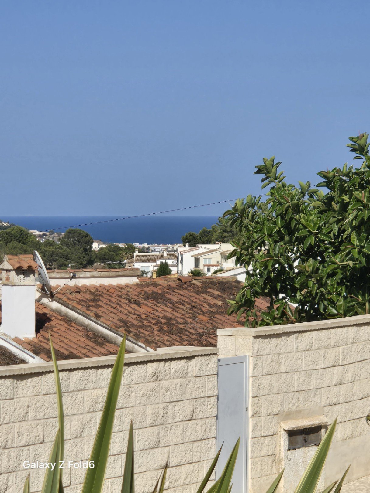 Villa independiente con cuatro dormitorios, piscina privada, vistas panorámicas, amplio garaje y diversas terrazas