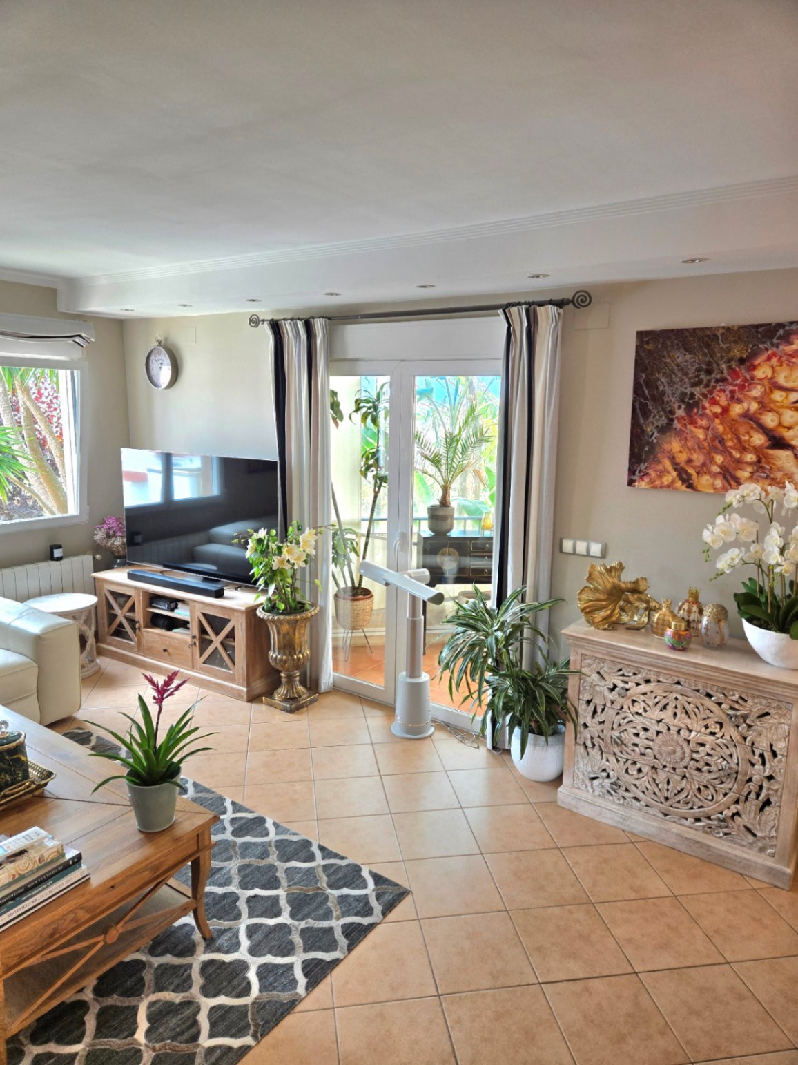 Villa independiente con cuatro dormitorios, piscina privada, vistas panorámicas, amplio garaje y diversas terrazas