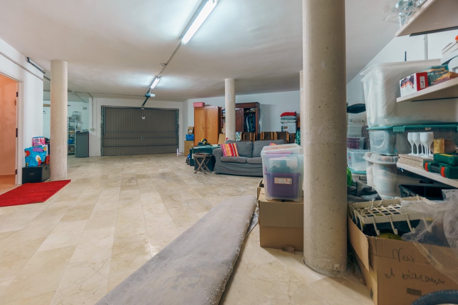 Villa independiente con cuatro dormitorios, piscina privada, vistas panorámicas, amplio garaje y diversas terrazas