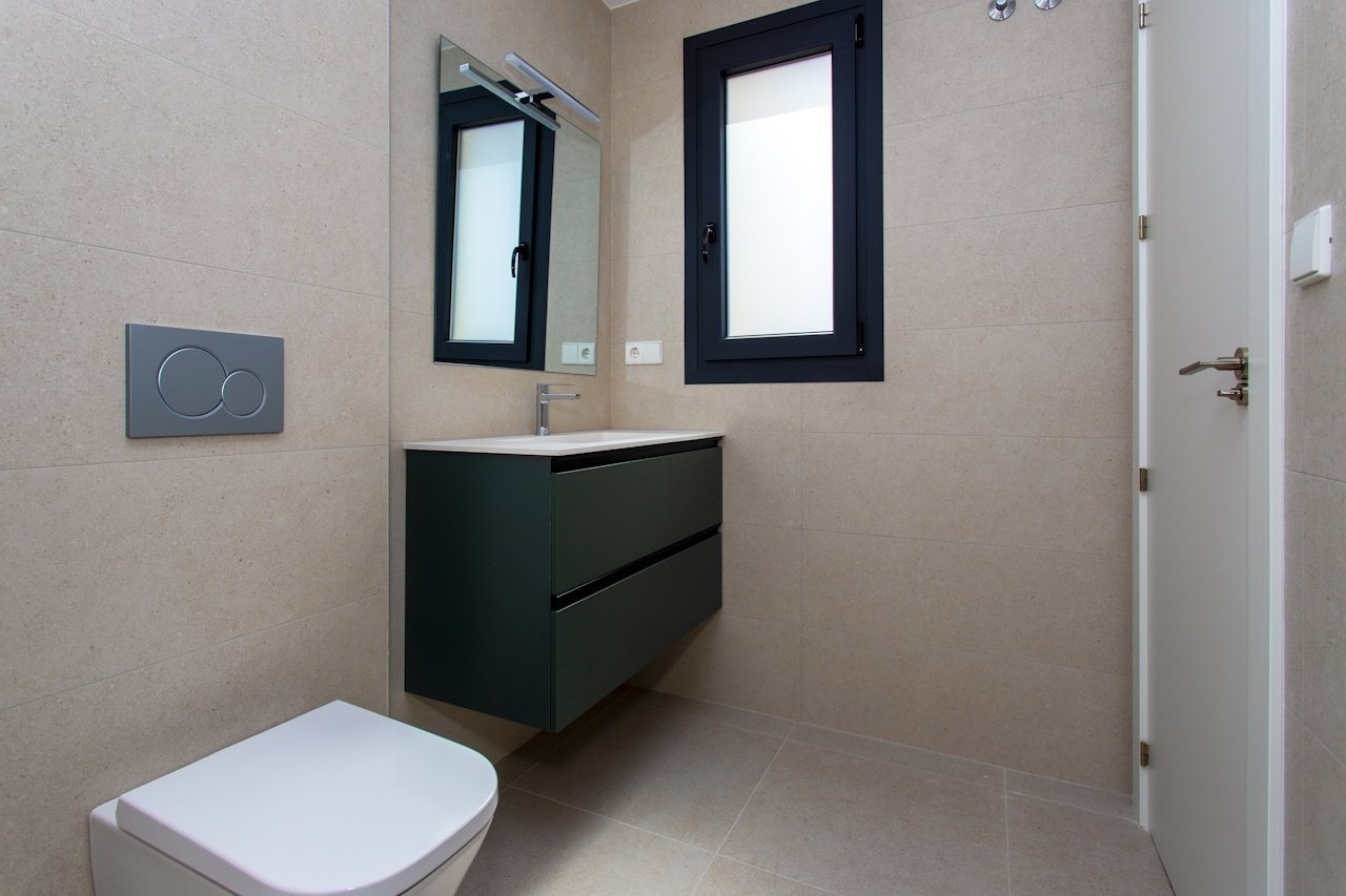 Maravillosos adosados de 3 dormitorios y 3 baños con sótano, solario, parking privado y piscina comunitaria en Alenda Golf