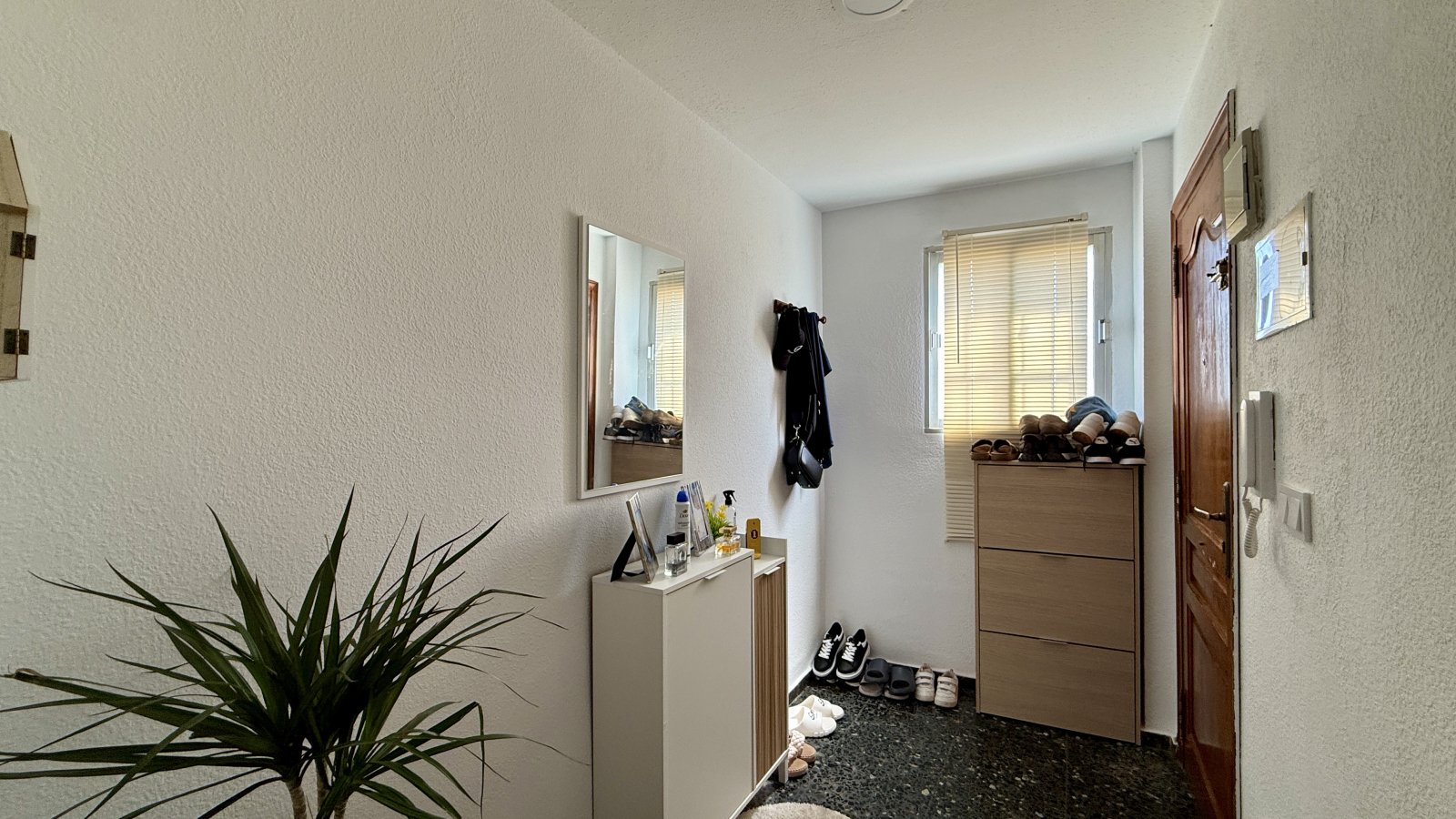 Amplio apartamento en planta baja con 4 dormitorios