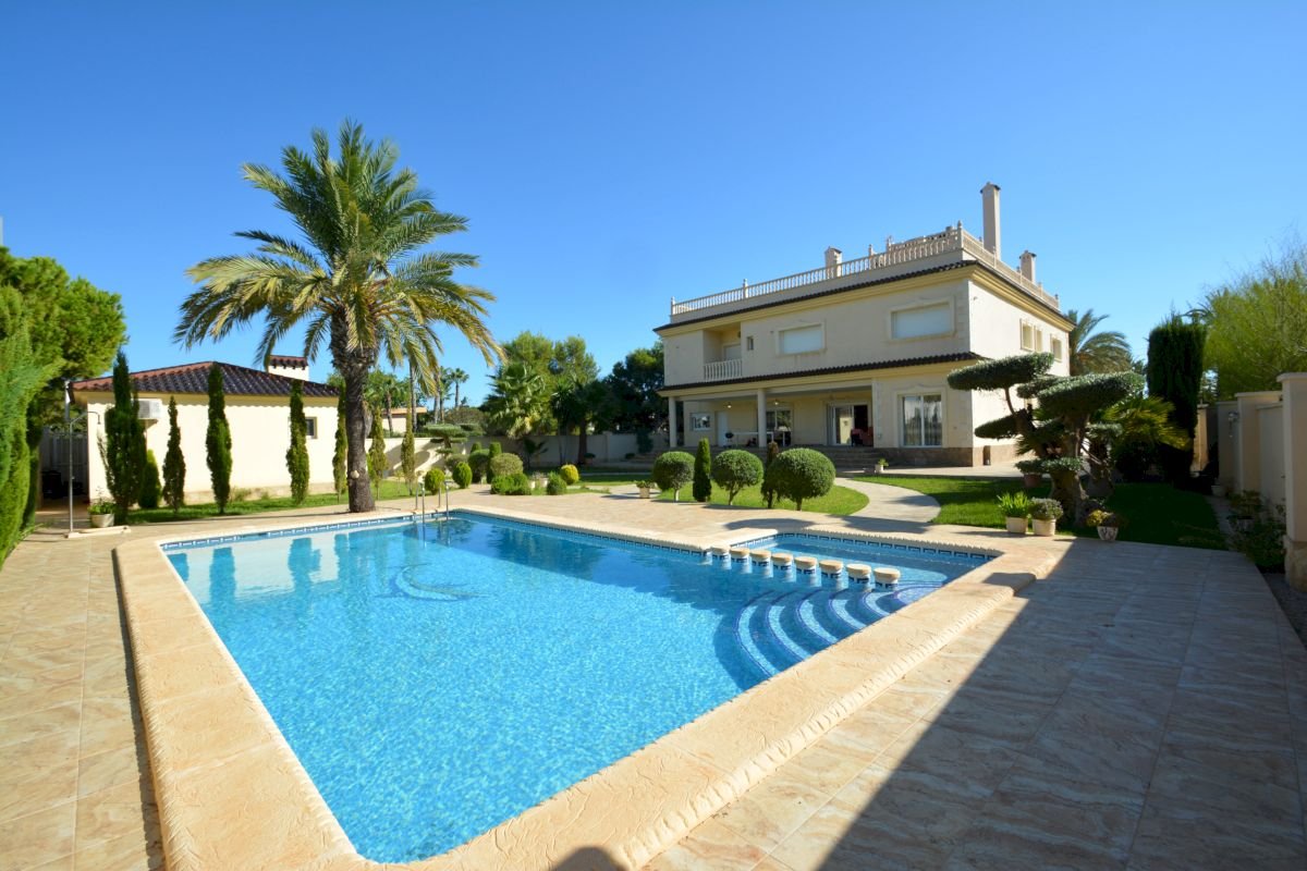 Orihuela costa: Preciosa, amplia y exclusiva villa en la mejor zona de Cabo Roig, a tan solo 150 metros de la playa Orihuela costa: Preciosa, amplia y exclusiva villa en la mejor zona de Cabo Roig, a tan solo 150 metros de la playa