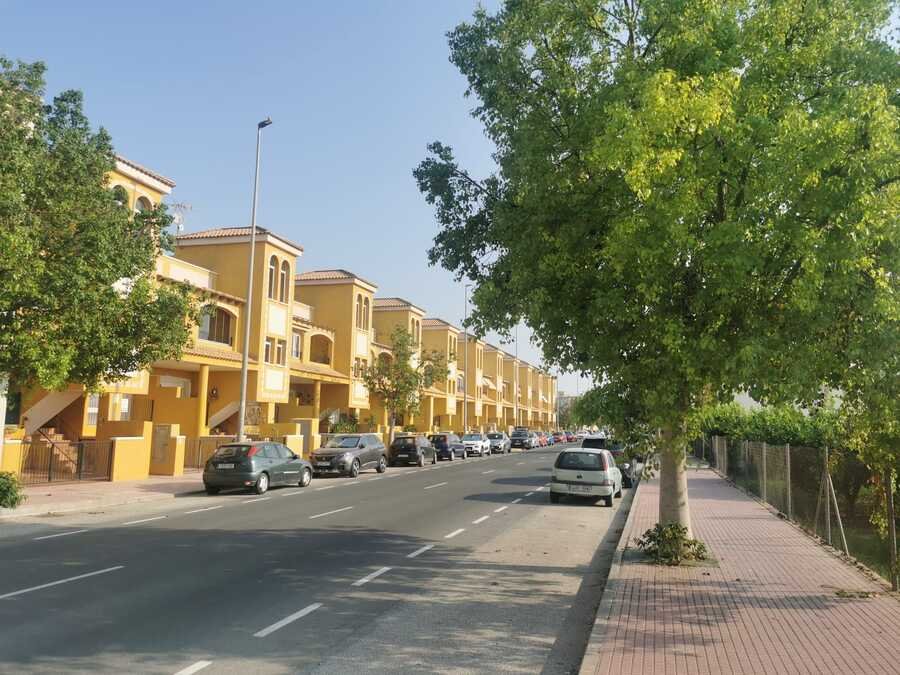 Apartamento de 2 dormitorios y 2 baños con solárium y piscina comunitaria