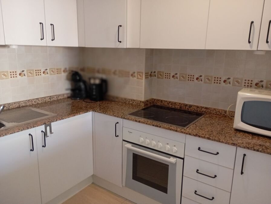 Apartamento de 2 dormitorios y 2 baños con solárium y piscina comunitaria