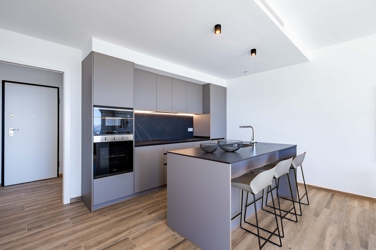 Villas de 1 sola planta con 3 dormitorios, 2 baños, solario opcional, aire aconditionado, vistas al mar, parking privado y piscina privada