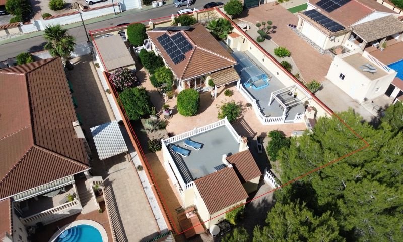 Magnífica villa en El Pinar de Campoverde con casa de invitados, garaje y piscina privada