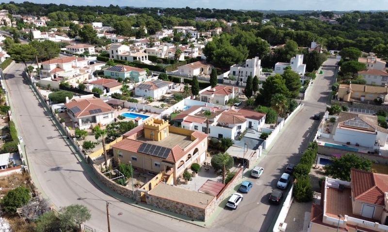 Magnífico chalet individual con 5 dormitorios y 6 baños