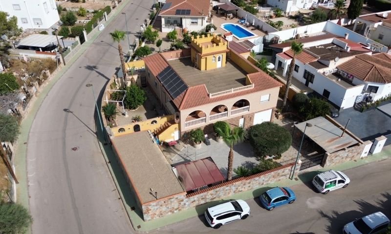 Magnífico chalet individual con 5 dormitorios y 6 baños
