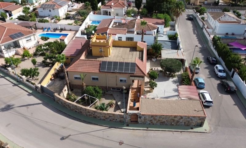 Magnífico chalet individual con 5 dormitorios y 6 baños