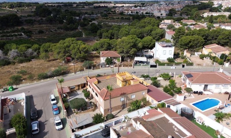 Magnífico chalet individual con 5 dormitorios y 6 baños