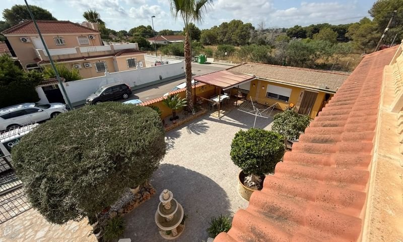 Magnífico chalet individual con 5 dormitorios y 6 baños