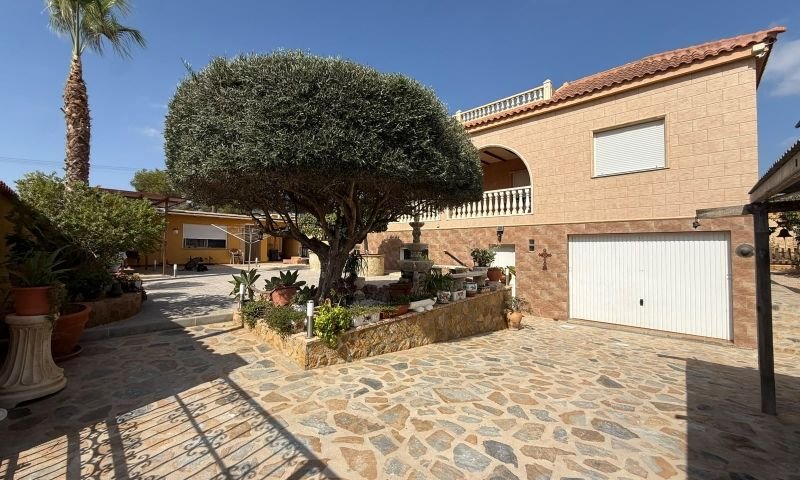 Magnífico chalet individual con 5 dormitorios y 6 baños