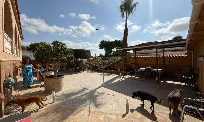 Magnífico chalet individual con 5 dormitorios y 6 baños