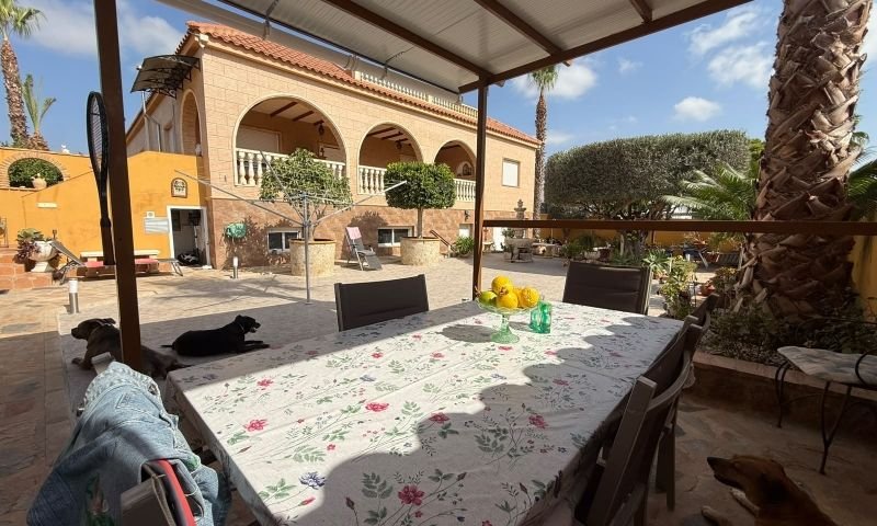 Magnífico chalet individual con 5 dormitorios y 6 baños