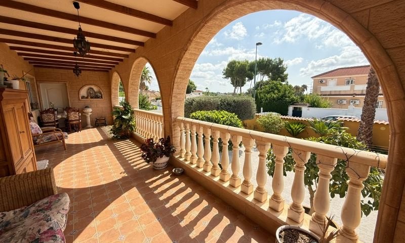 Magnífico chalet individual con 5 dormitorios y 6 baños