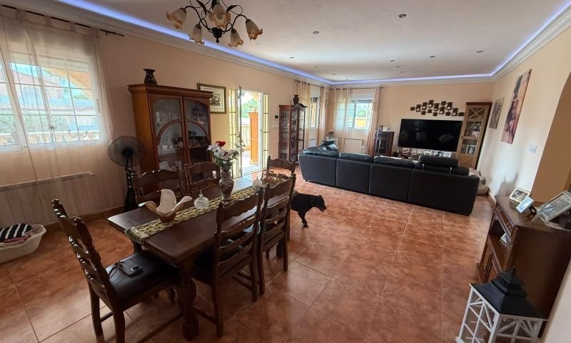 Magnífico chalet individual con 5 dormitorios y 6 baños