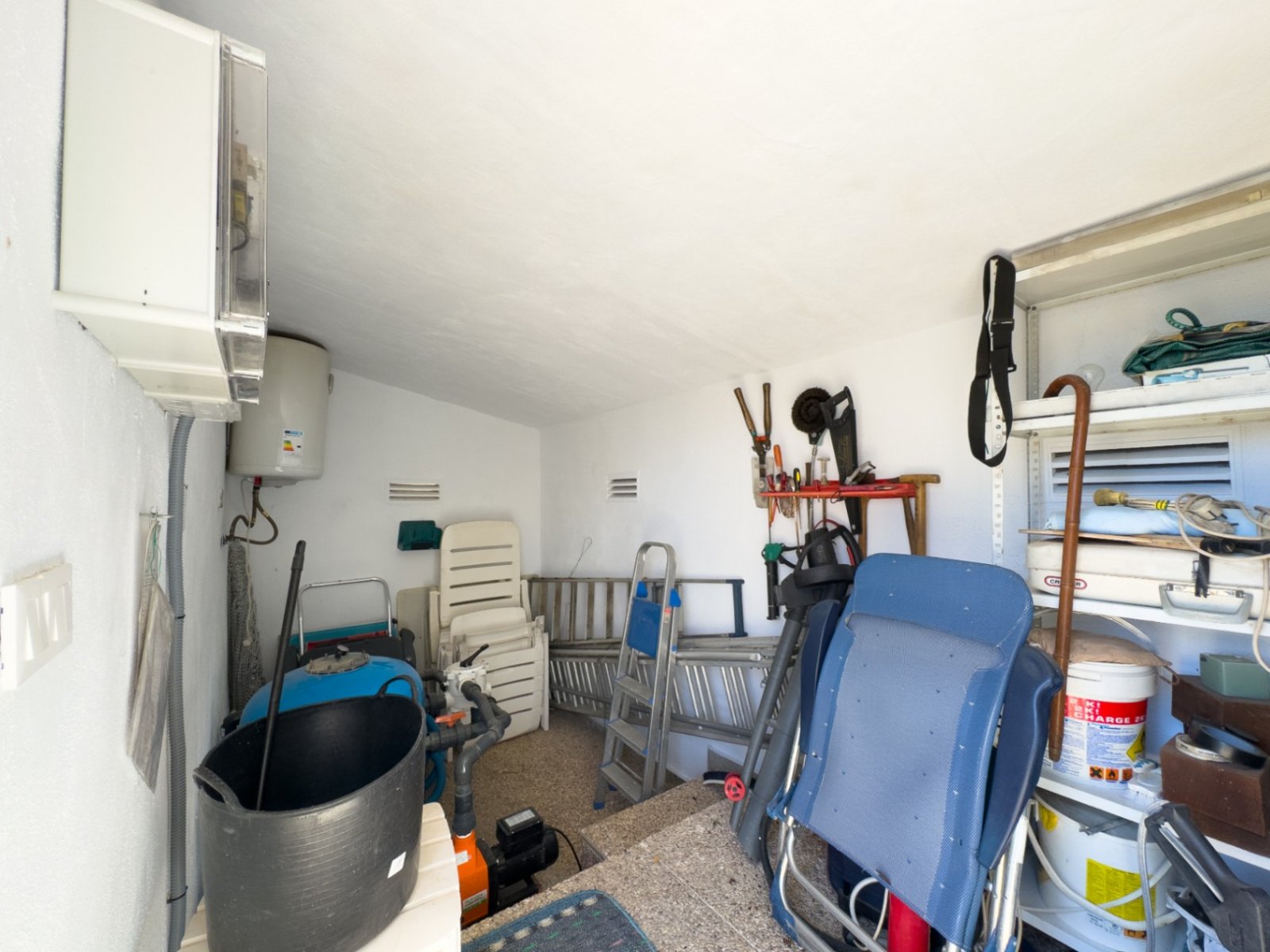 Villa de una sola planta con 3 dormitorios, 1 baño, garaje y piscina privada en Barranco Hondo