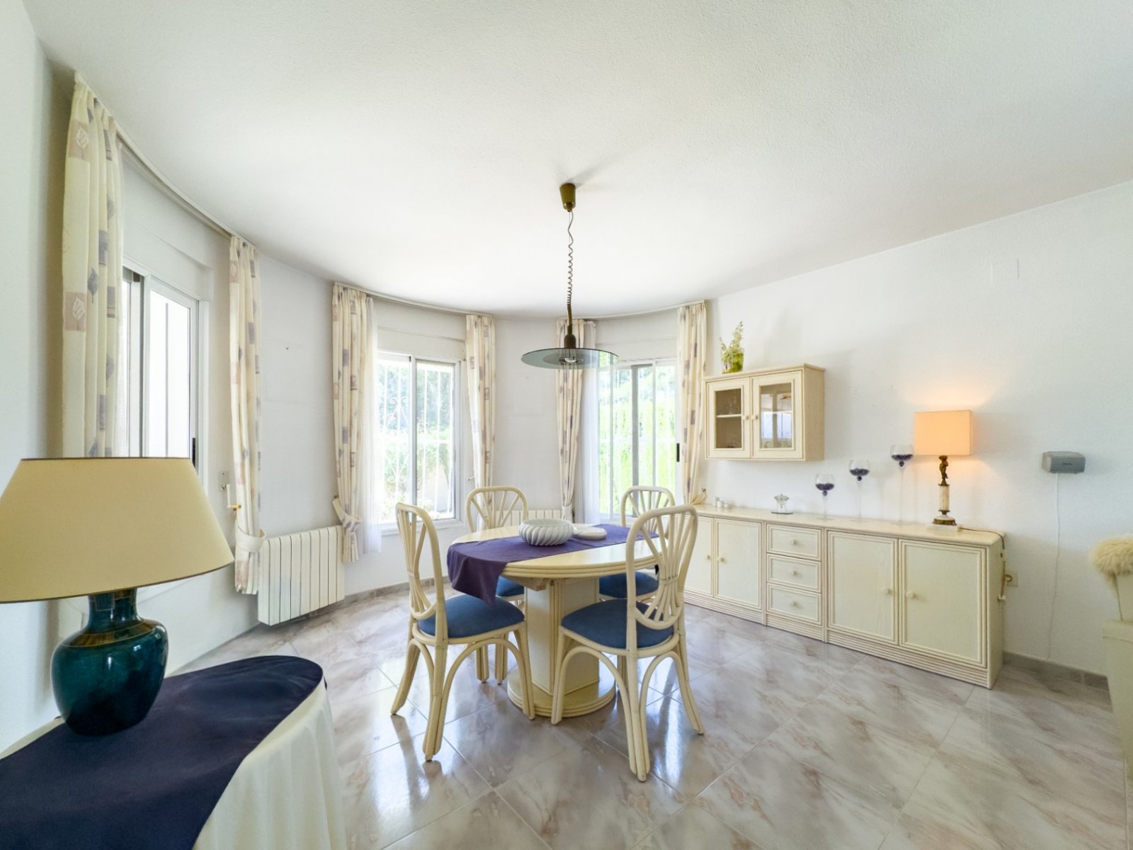 Villa de una sola planta con 3 dormitorios, 1 baño, garaje y piscina privada en Barranco Hondo